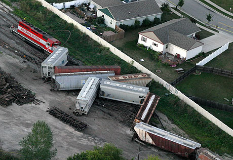 derail082306-dw_1007490_0.jpg