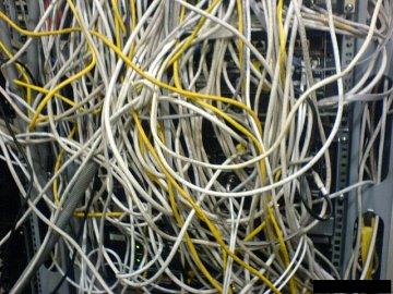 cable_mess-th_1013616_0.jpg