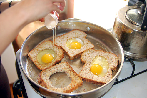 making-eggs-in-a-basket_1112714_0.jpg