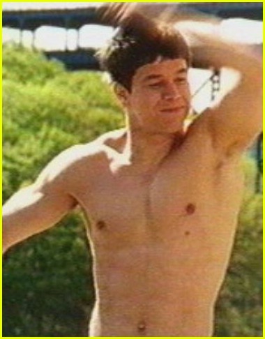 mark-wahlberg-third-nipple-19_1139618_0.jpg