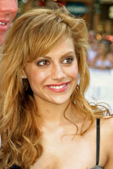220px-Brittany_Murphy_1145866_0.jpg