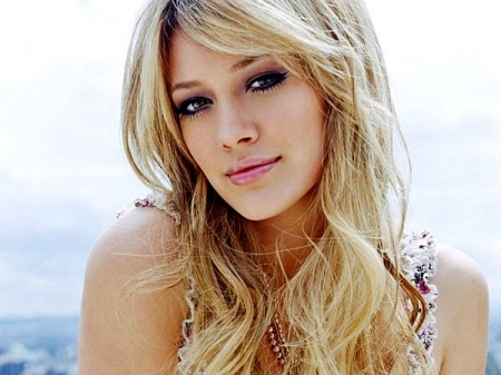 tn_hilary-duff-1_1146650_0.jpg
