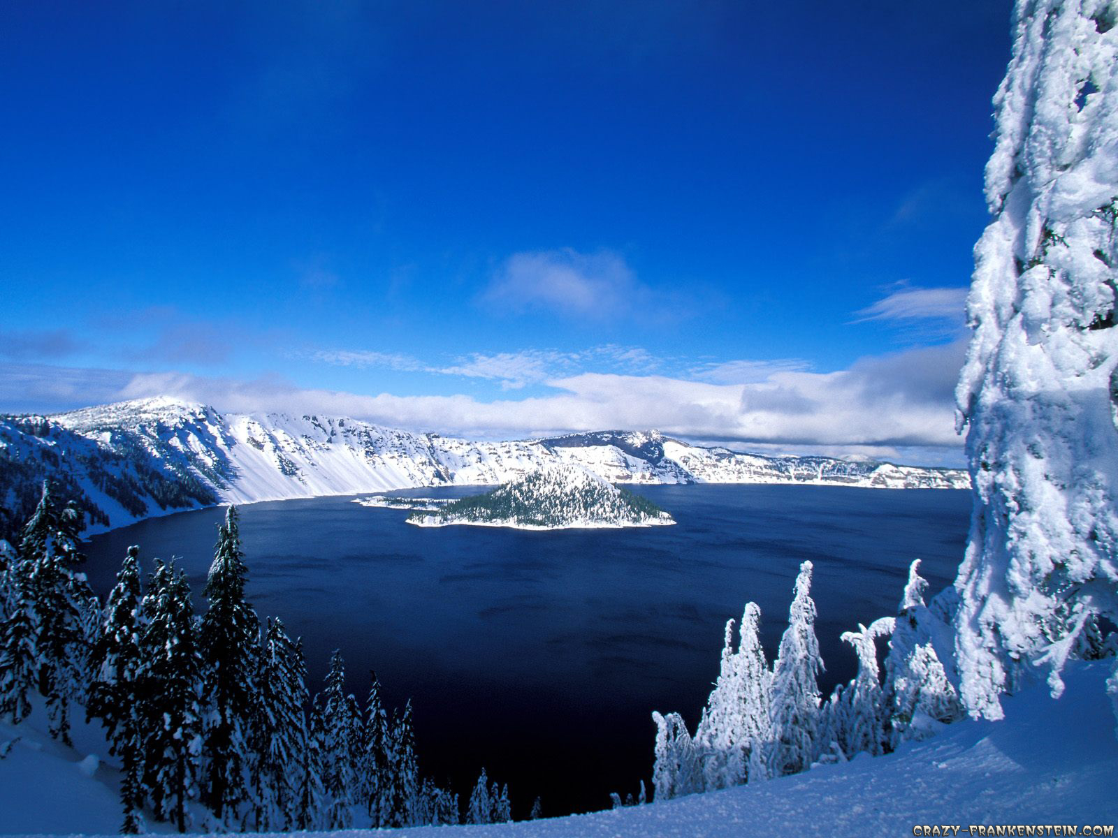 crater-lake-in-winter-oregon-wallpaper-1600x1200_1186661_0.jpg
