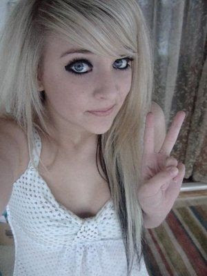 emo-blonde_1182595_7.jpg