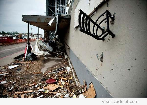 chair-stuck-in-wall-after-joplin-tornado_1210885_0.jpg