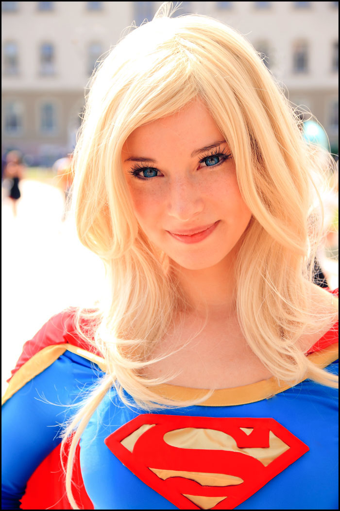 supergirl_close_up_by_enjinight-d48xcl5_1219281_0.jpg