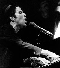 tom-waits-200yp-052011_200x225_1221740_2.jpg