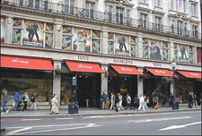 hamleys1_474857_0.jpg