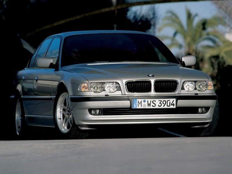 bmw_e38_001_573262_0.jpg