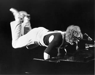 R078_ELTON_JOHN_LEGS_IN_AIR_639742_0.jpg