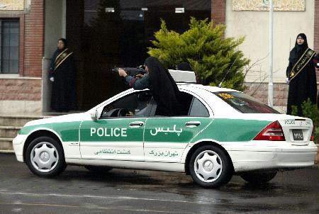 03iranpolice49318db01bcij6_803896_2.jpg