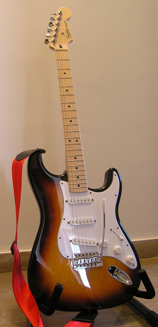 Fender_std_stratocaster_920208_1.jpg
